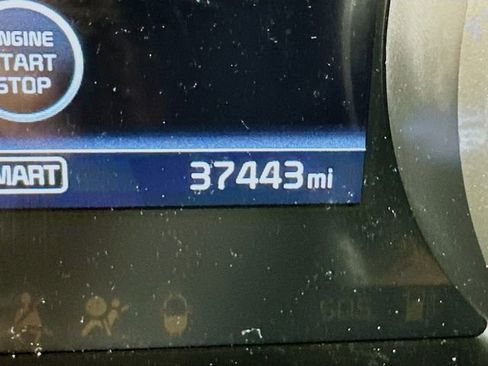 Used 2023 Kia Carnival LX image 27