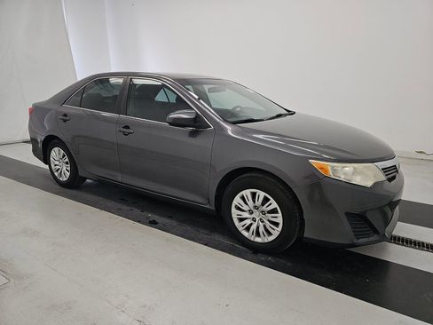 Used 2012 Toyota Camry L image 2