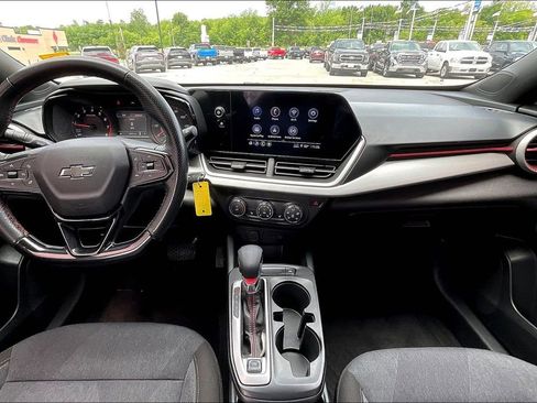 Used 2024 Chevrolet Trax RS FWD image 14