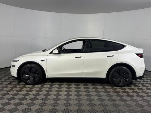 Used 2026 Tesla Model Y 2WD image 8