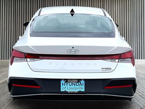 New 2026 Hyundai Elantra SE FWD image 4