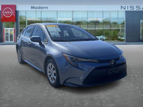 Used 2023 Toyota Corolla LE image 3