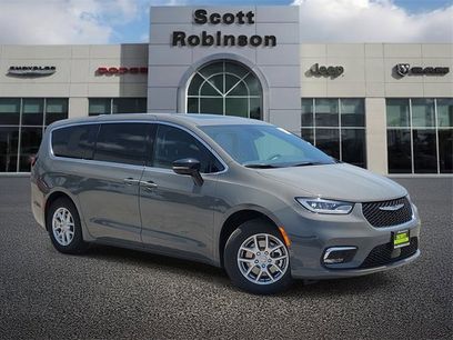 New 2025 Chrysler Pacifica Select