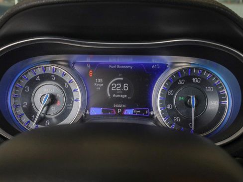 Used 2023 Chrysler 300 Touring L image 23