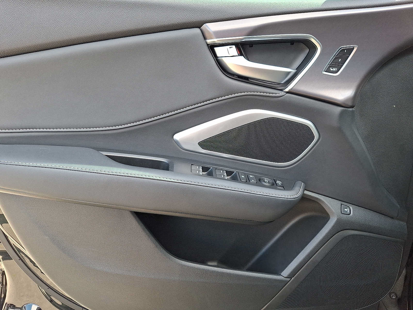 Certified 2025 Acura RDX SH-AWD image 12