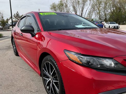 Used 2021 Toyota Camry SE FWD image 11