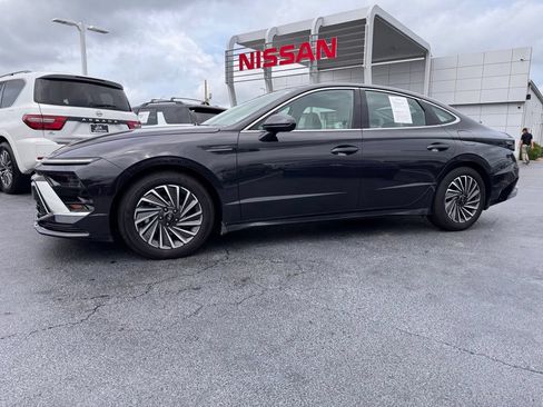 Used 2025 Hyundai Sonata SEL FWD image 2