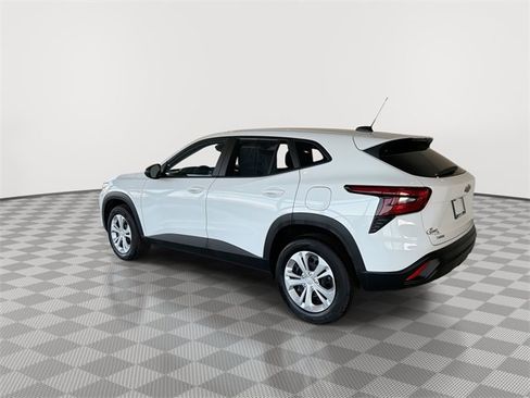 Certified 2025 Chevrolet Trax LS image 7