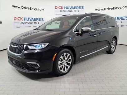 Used 2024 Chrysler Pacifica Pinnacle