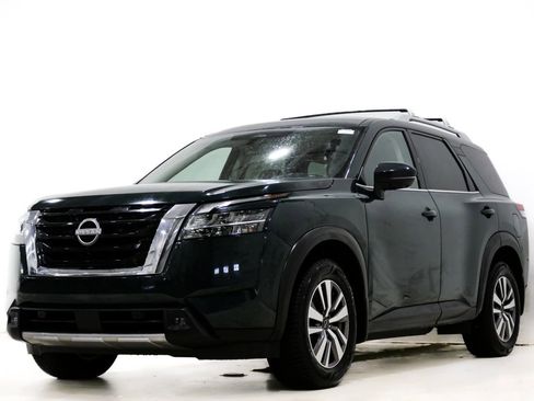 Used 2023 Nissan Pathfinder SL image 3