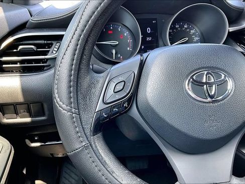 Used 2019 Toyota C-HR LE FWD image 10