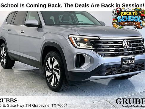 Used 2025 Volkswagen Atlas SE FWD image 1