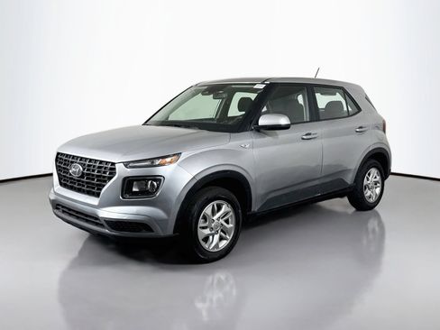 Used 2026 Hyundai Venue SE FWD image 3