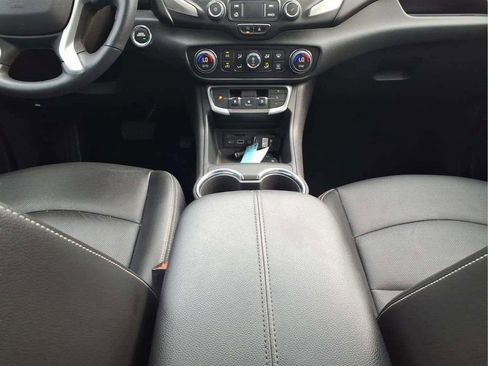 Used 2022 GMC Terrain SLT w/ LPO, 'HIT The Road' Package FWD image 11
