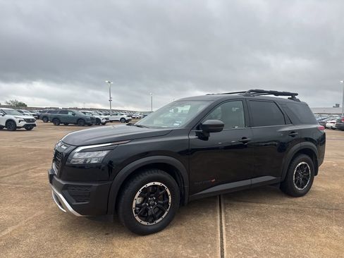 Certified 2025 Nissan Pathfinder Rock Creek image 9