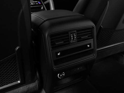 Certified 2025 Porsche Cayenne Turbo GT AWD/4WD image 57