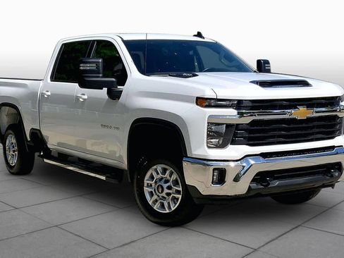 Used 2025 Chevrolet Silverado 2500 LT w/ Convenience Package AWD/4WD image 3