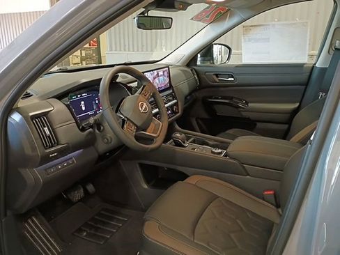 New 2026 Nissan Pathfinder Platinum image 5