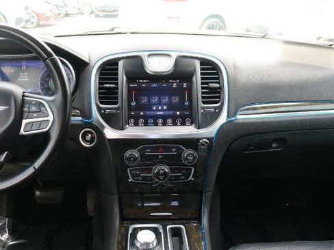 Used 2017 Chrysler 300 C RWD image 22