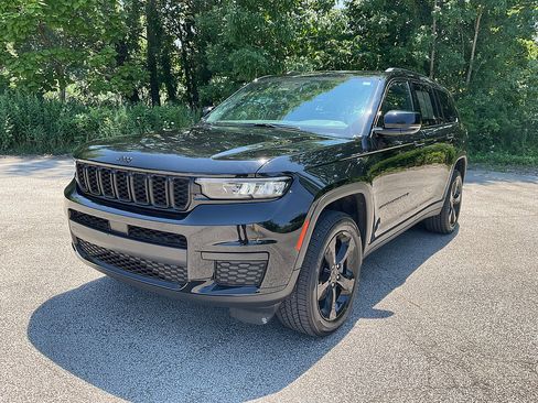 Used 2024 Jeep Grand Cherokee L Altitude AWD/4WD image 3