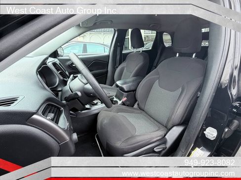 Used 2019 Jeep Cherokee Latitude w/ Popular Appearance Group image 6