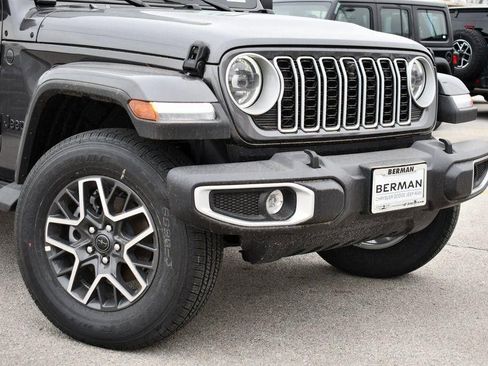 Used 2026 Jeep Wrangler Unlimited Sahara AWD/4WD image 2