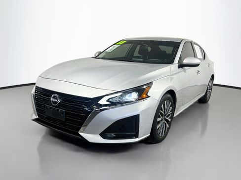 Used 2023 Nissan Altima 2.5 SV FWD image 10