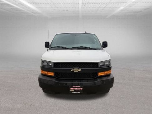 Used 2021 Chevrolet Express 2500 RWD image 2