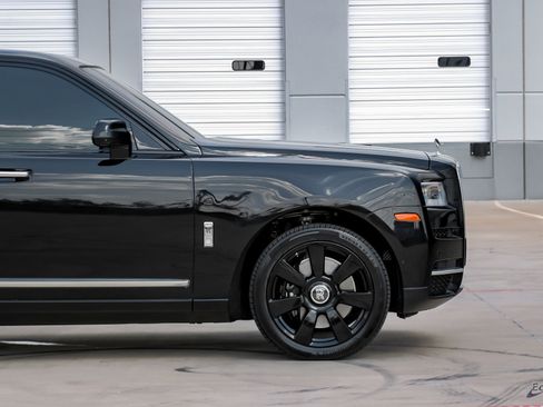Used 2022 Rolls-Royce Cullinan image 18