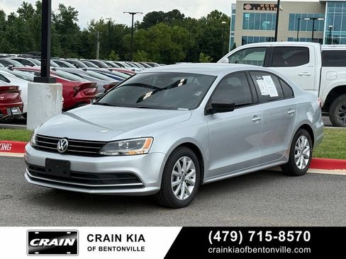 Used 2015 Volkswagen Jetta SE FWD image 3