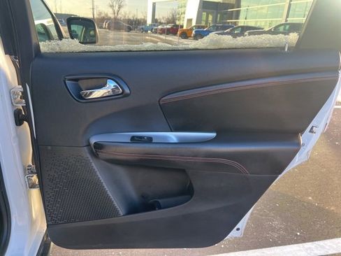 Used 2015 Dodge Journey R/T w/ Flexible Seating Group image 12