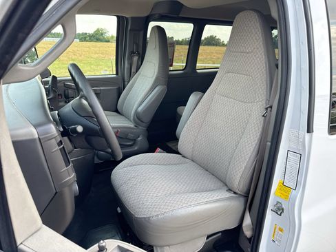 Used 2025 Chevrolet Express 3500 LT w/ LT Preferred Equipment Group RWD image 11