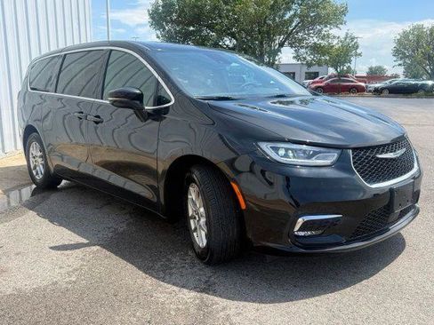 Used 2025 Chrysler Pacifica Select FWD image 17