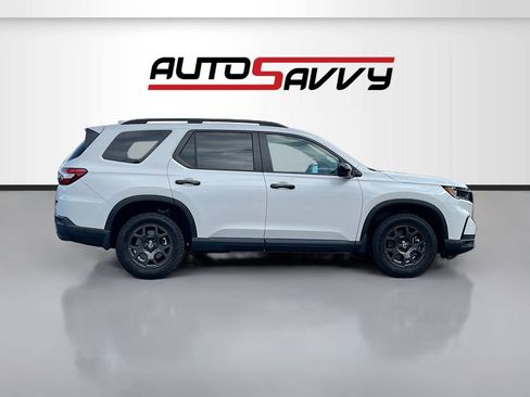 Used 2025 Honda Pilot TrailSport image 8
