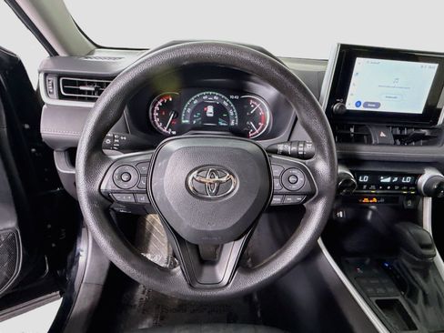 Used 2025 Toyota RAV4 XLE AWD/4WD image 13