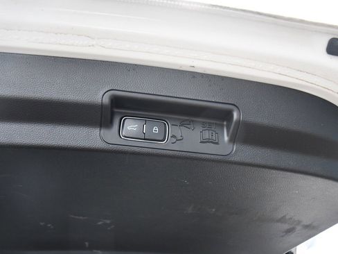 Used 2023 Ford Explorer Limited w/ Limited Technology Package image 19