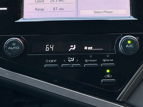 Used 2019 Toyota Camry L image 15