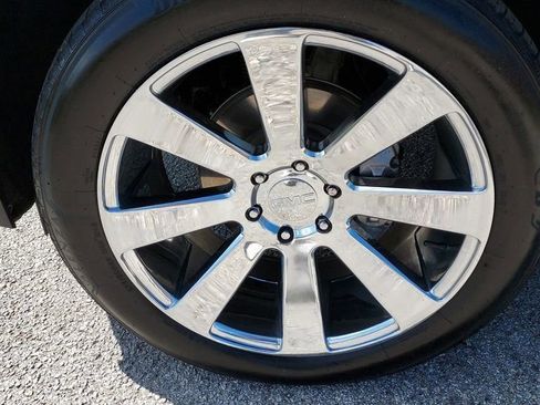 Used 2022 GMC Yukon XL Denali w/ Denali Premium Package image 9