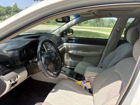Used 2014 Subaru Outback 2.5i Premium w/ Moonroof Package AWD/4WD image 13
