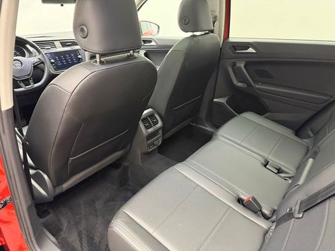 Used 2019 Volkswagen Tiguan SE w/ Panoramic Sunroof Package image 21