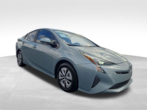 Used 2018 Toyota Prius Three image 8