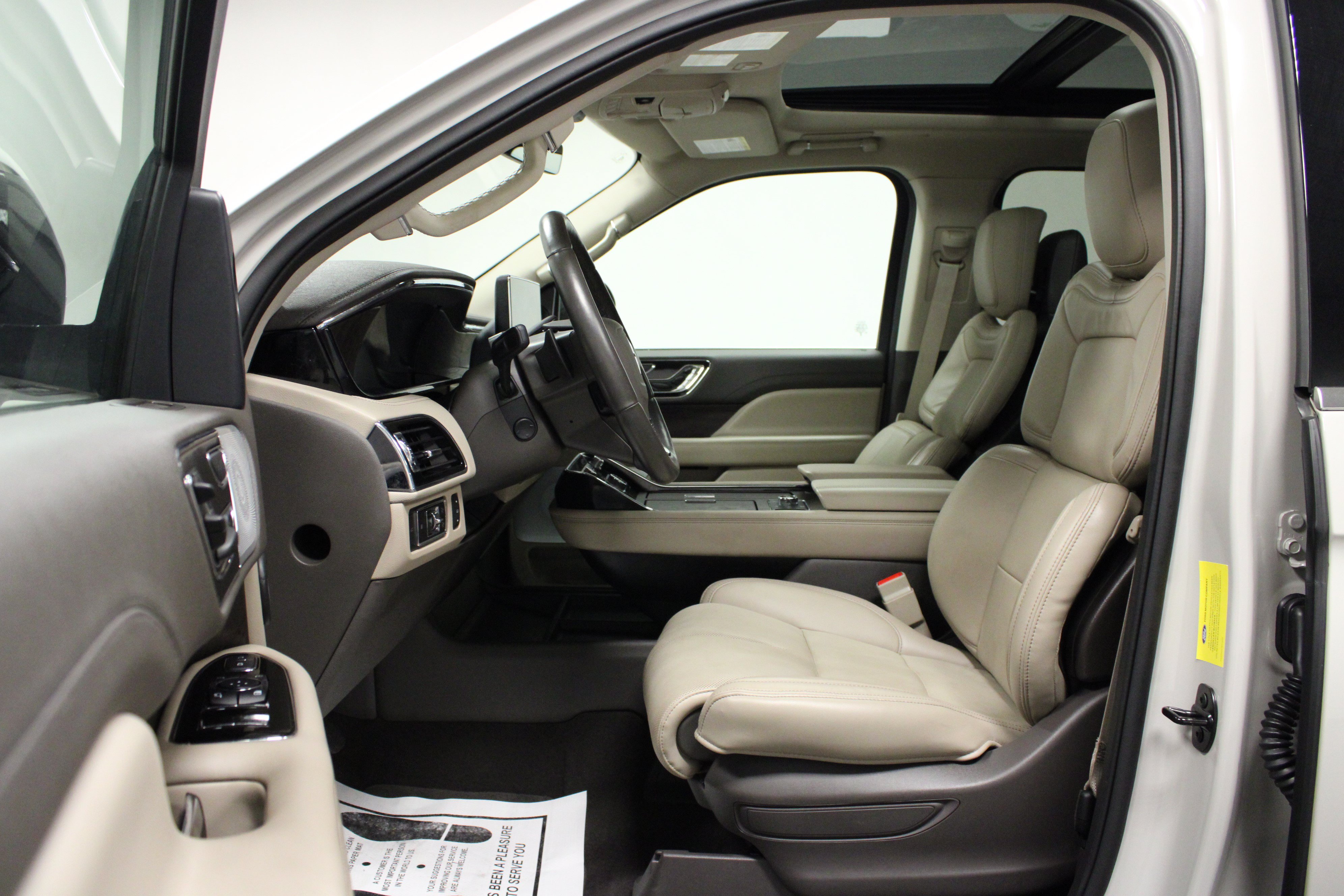 Used 2024 Lincoln Navigator Reserve AWD/4WD image 12