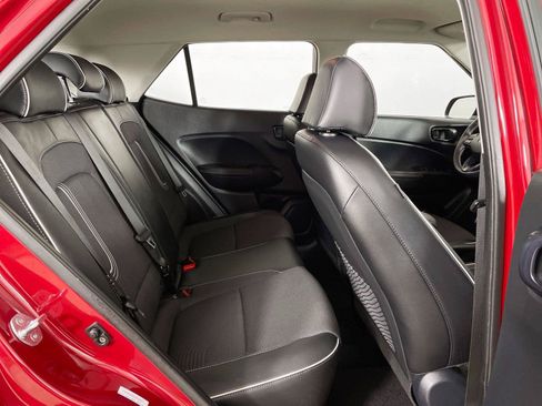 Used 2025 Hyundai Venue Limited FWD image 26