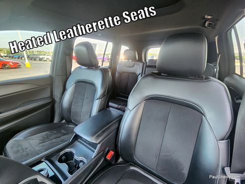 Used 2023 Jeep Grand Cherokee Altitude AWD/4WD image 3