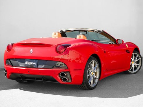 Used 2012 Ferrari California image 3