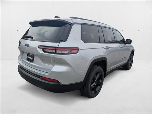 New 2025 Jeep Grand Cherokee L Altitude image 10