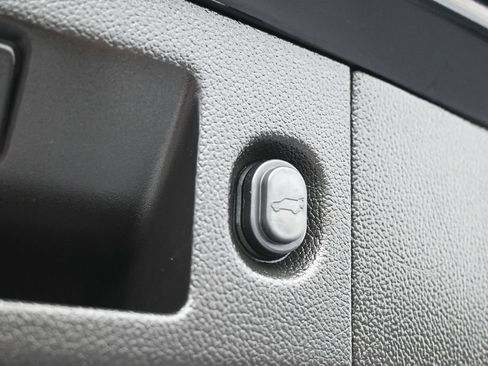 Used 2019 Chevrolet Tahoe Premier w/ Premier Plus Edition RWD image 46