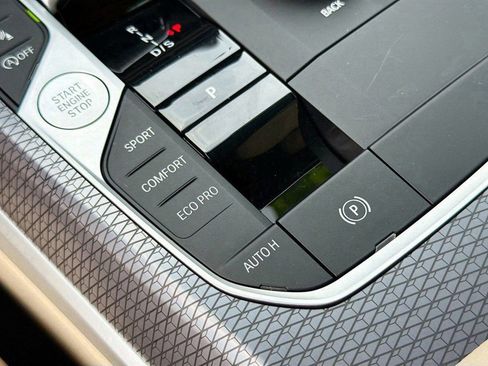 New 2025 BMW 330i Sedan w/ Convenience Package RWD image 30