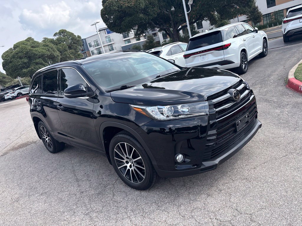 Used 2018 Toyota Highlander SE FWD image 7