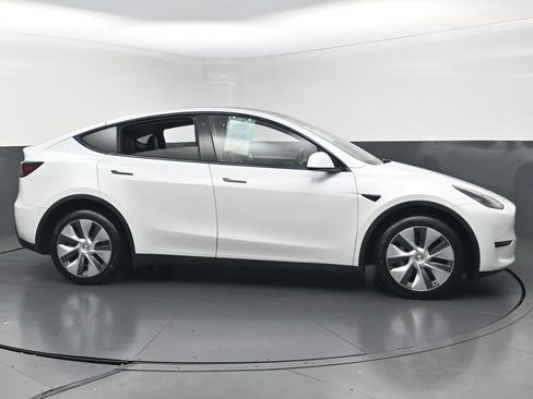 Used 2023 Tesla Model Y Long Range AWD/4WD image 47